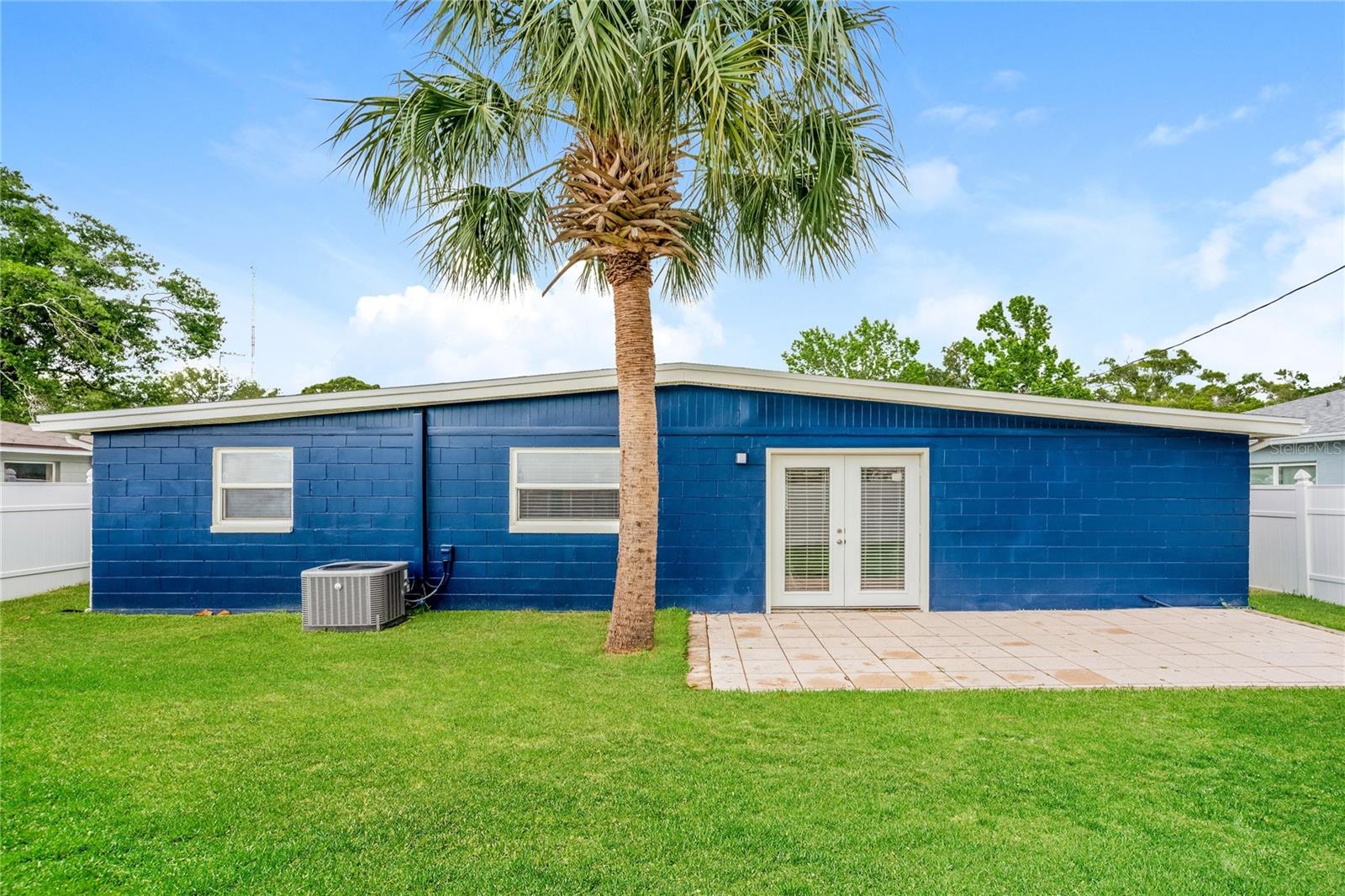 LAKESIDE GARDENS - Residential Lease