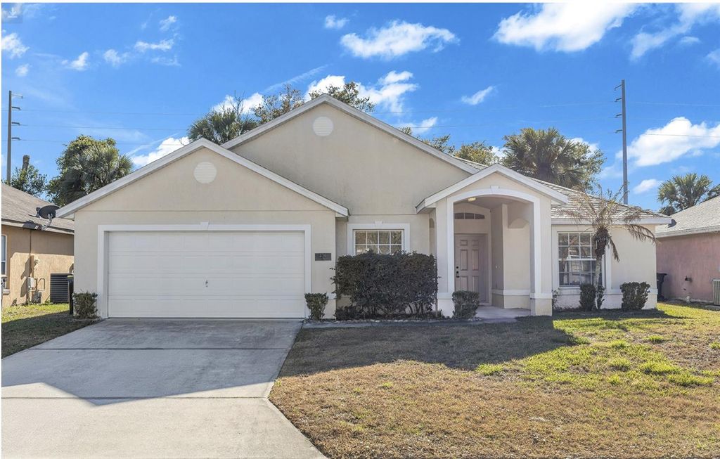 Photo of 236 Paradise Woods Ct, Davenport, FL 33896 (MLS # S5133948)