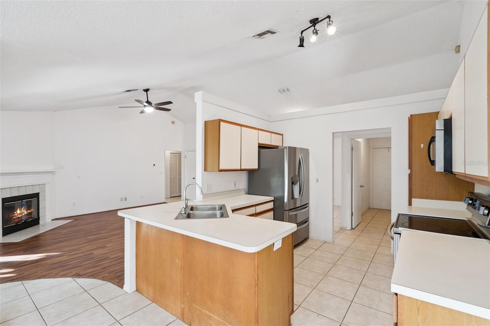 EUSTIS LAKE YALE LANDING - Residential