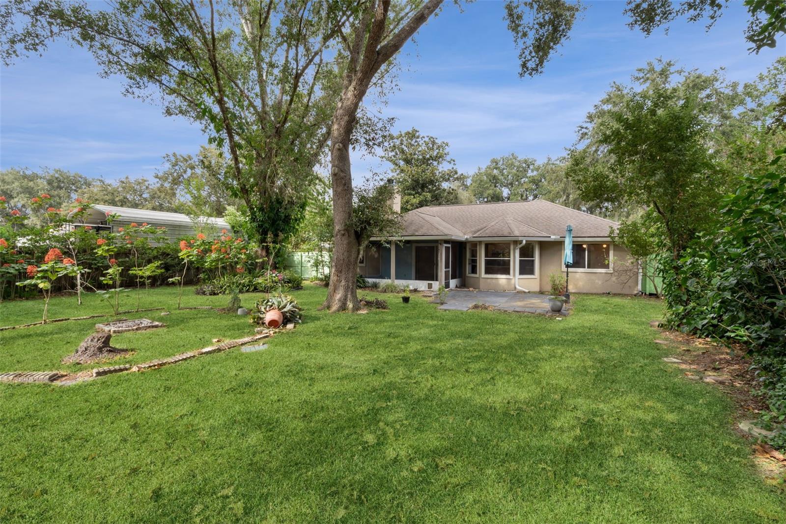 EUSTIS LAKE YALE LANDING - Residential