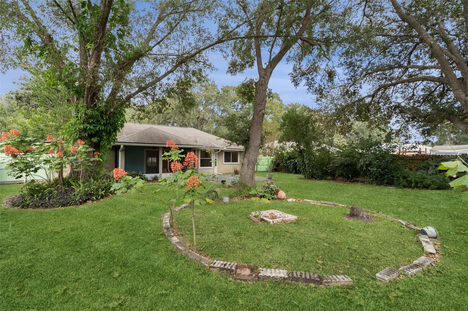 EUSTIS LAKE YALE LANDING - Residential