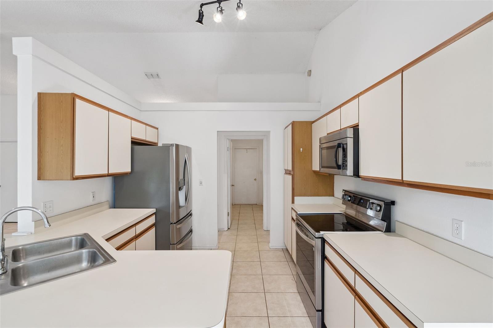 EUSTIS LAKE YALE LANDING - Residential