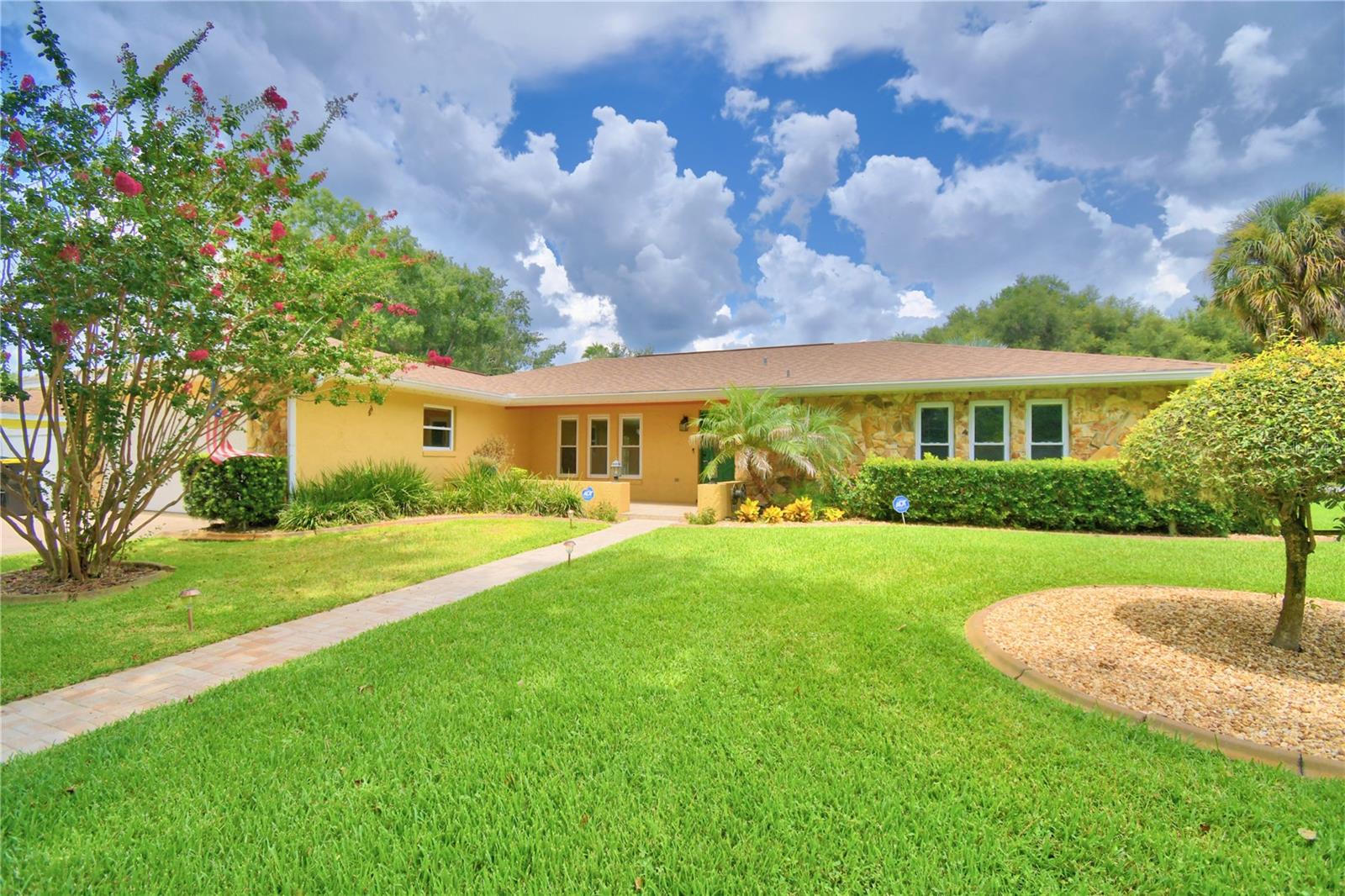 902 CRESTVIEW DRIVE