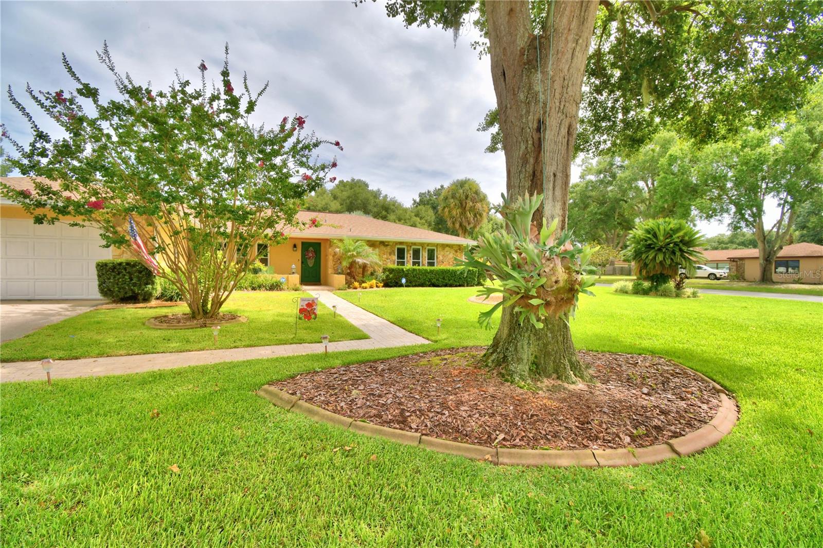 902 CRESTVIEW DRIVE