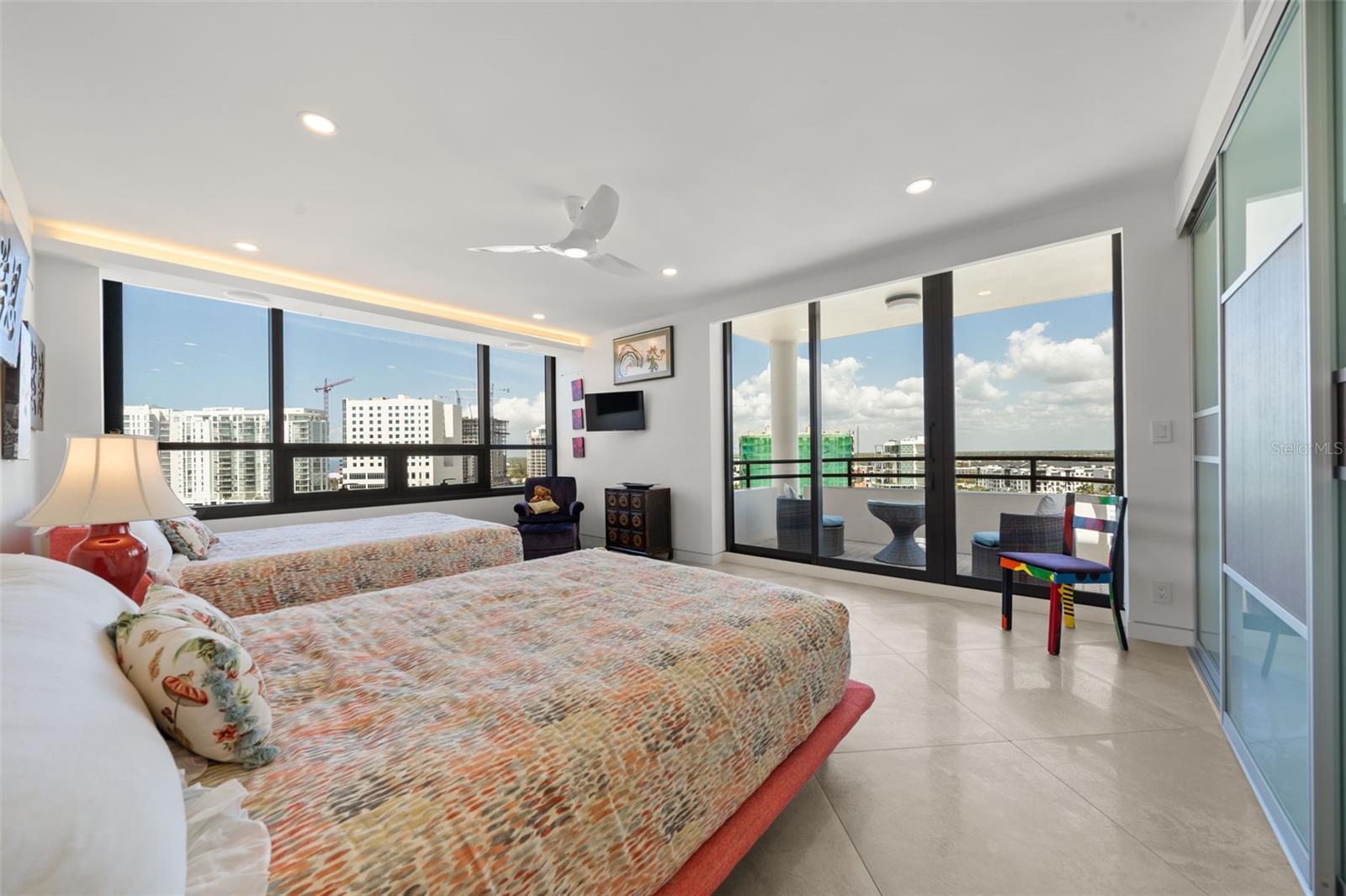 BAY PLAZA - Residential