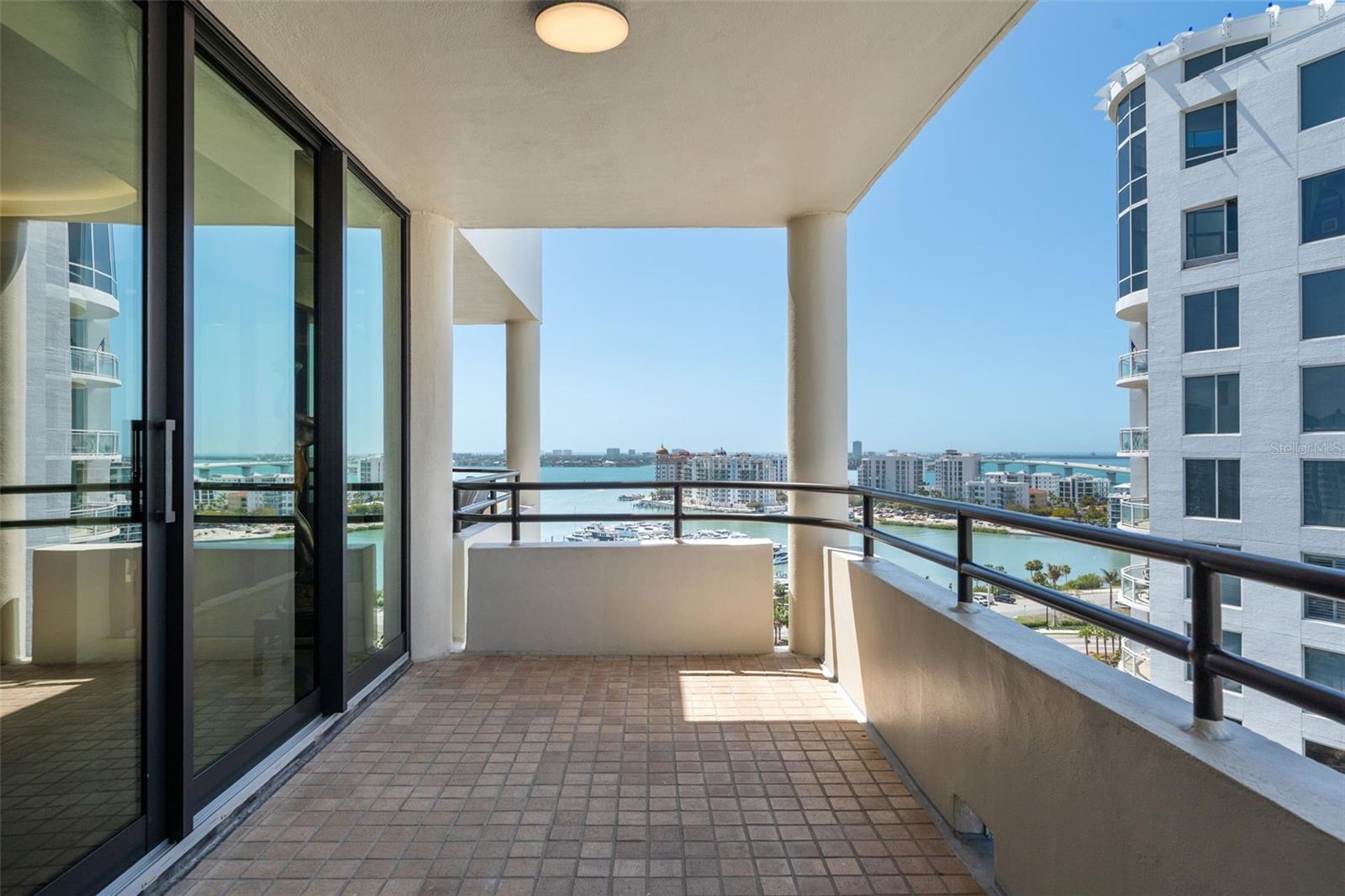 BAY PLAZA - Residential