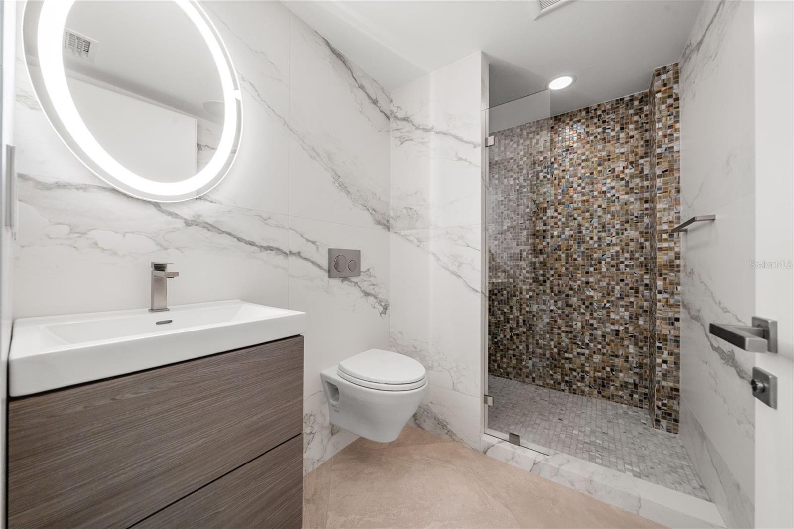 BAY PLAZA - Residential