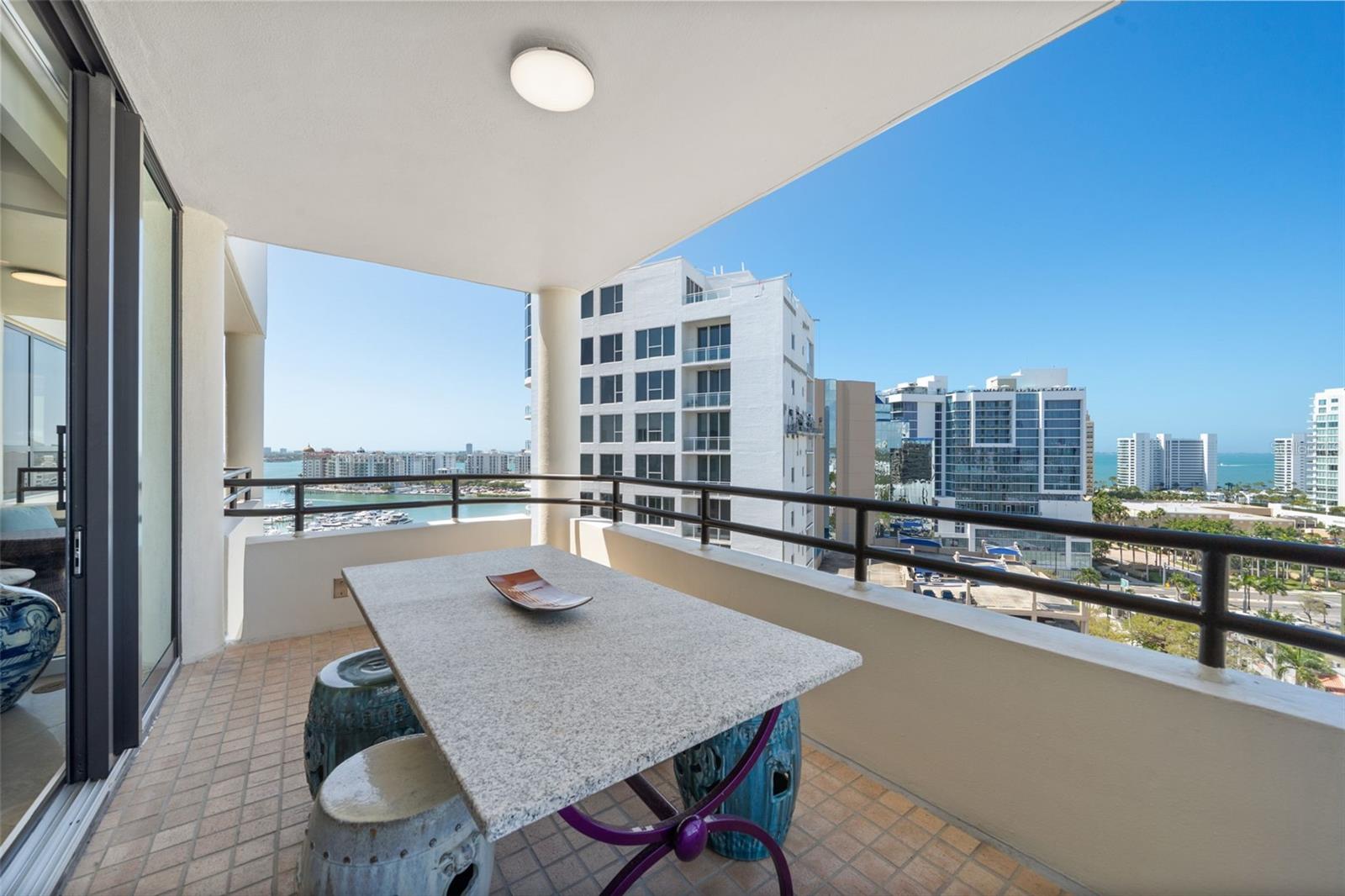 BAY PLAZA - Residential