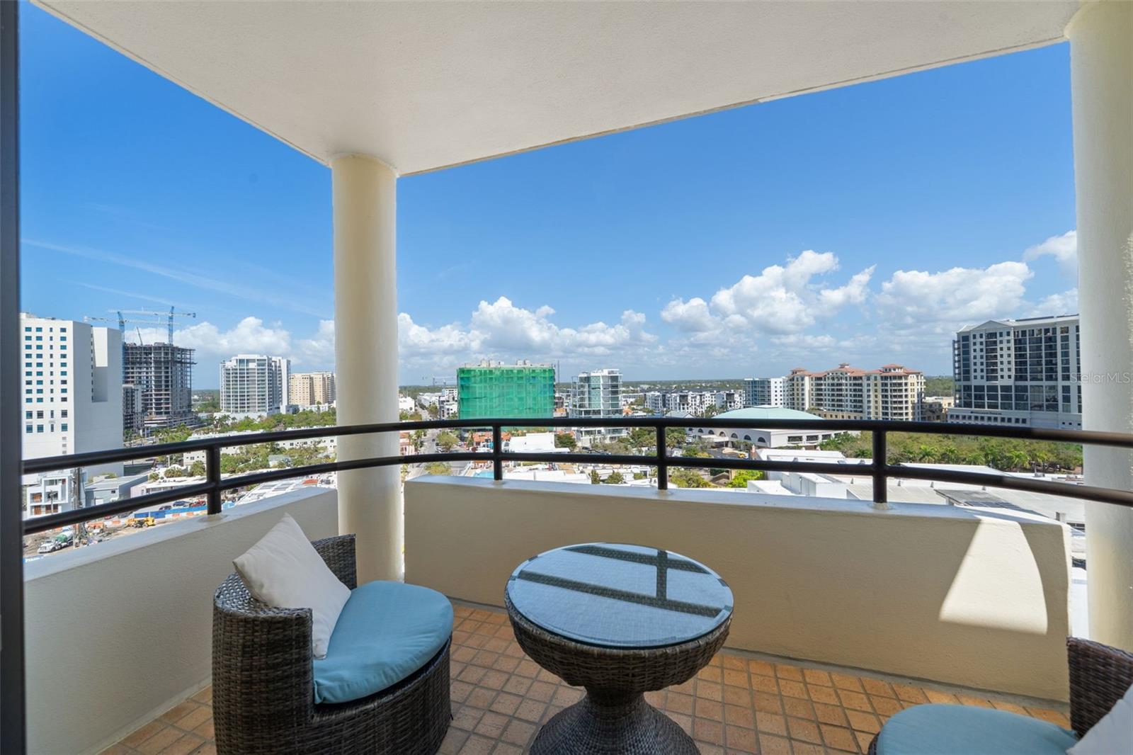 BAY PLAZA - Residential