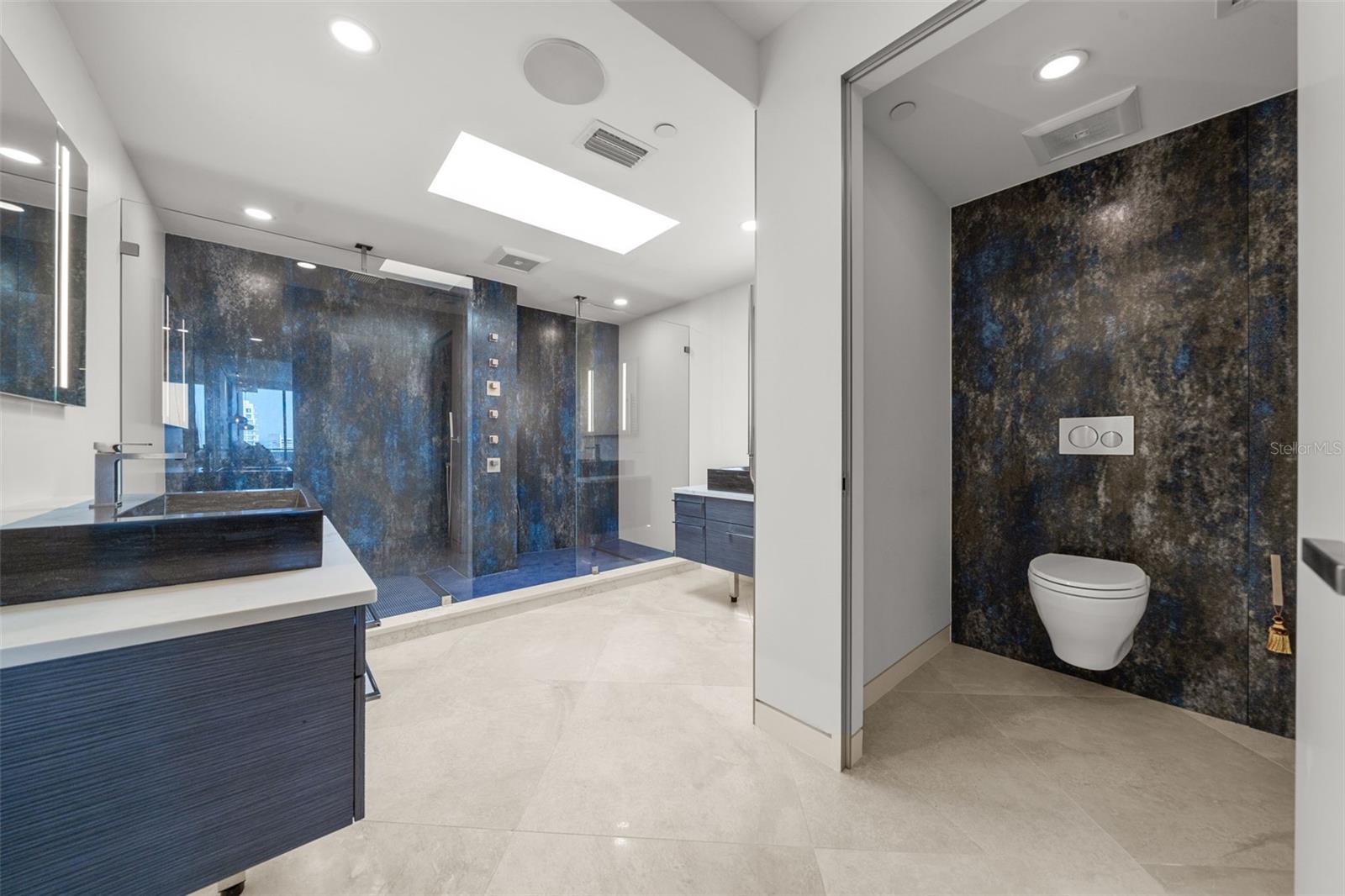 BAY PLAZA - Residential