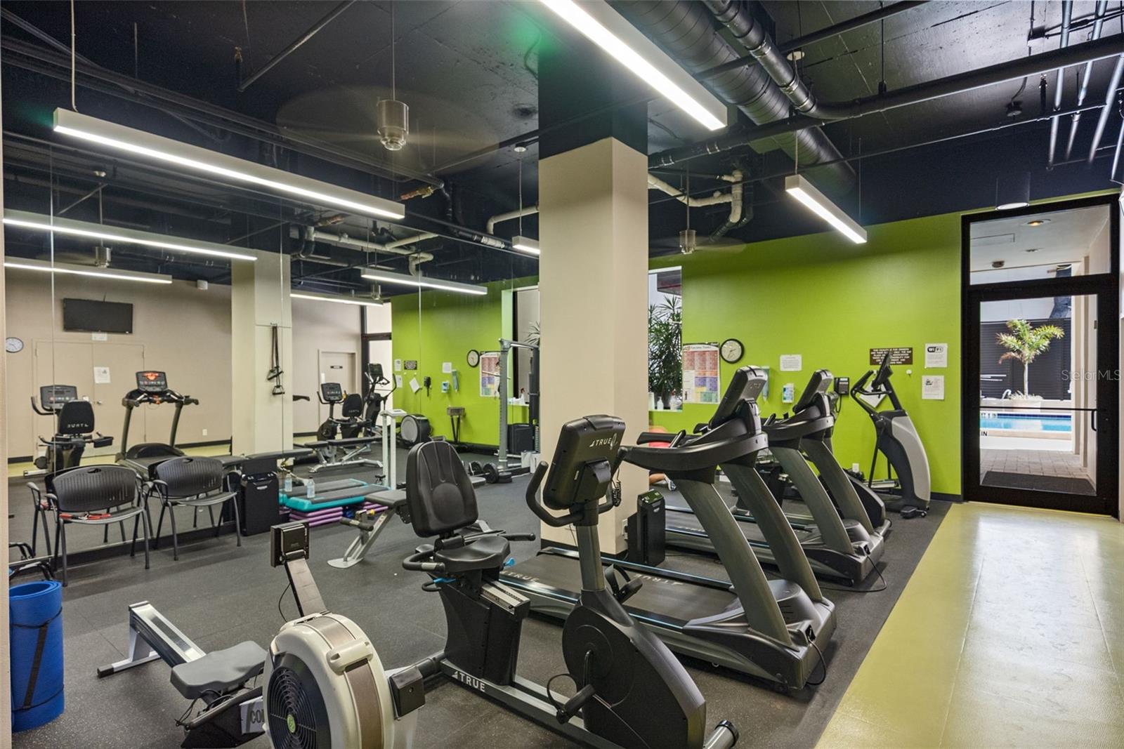 BAY PLAZA - Residential