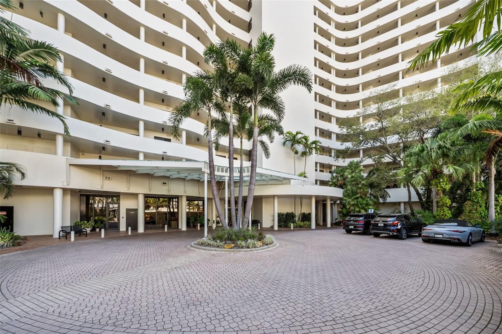 BAY PLAZA - Residential