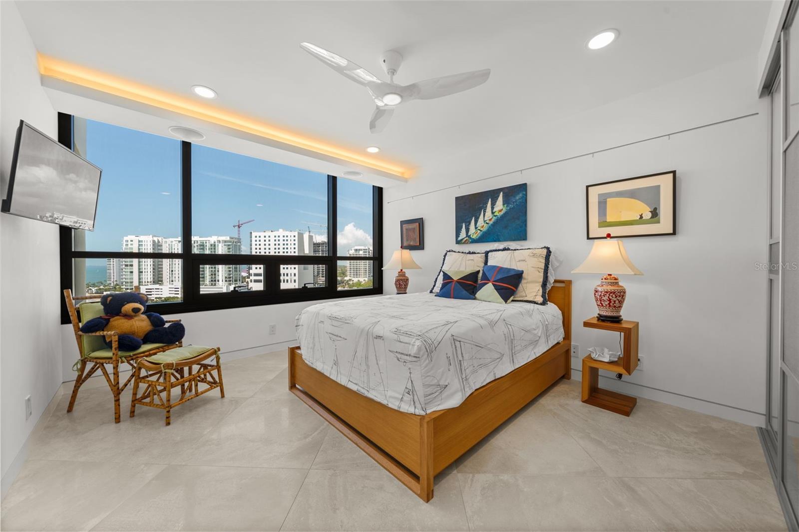 BAY PLAZA - Residential