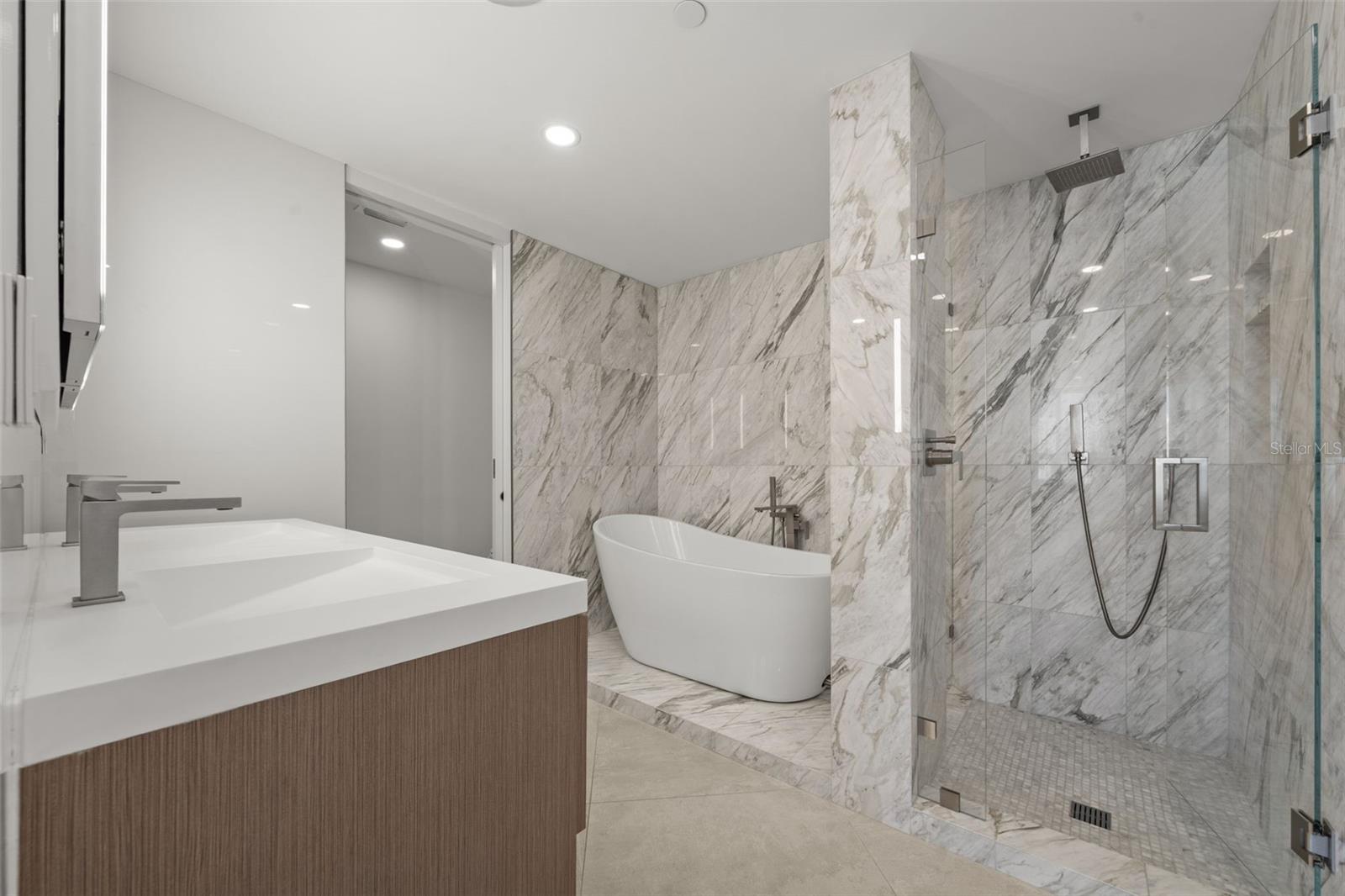 BAY PLAZA - Residential