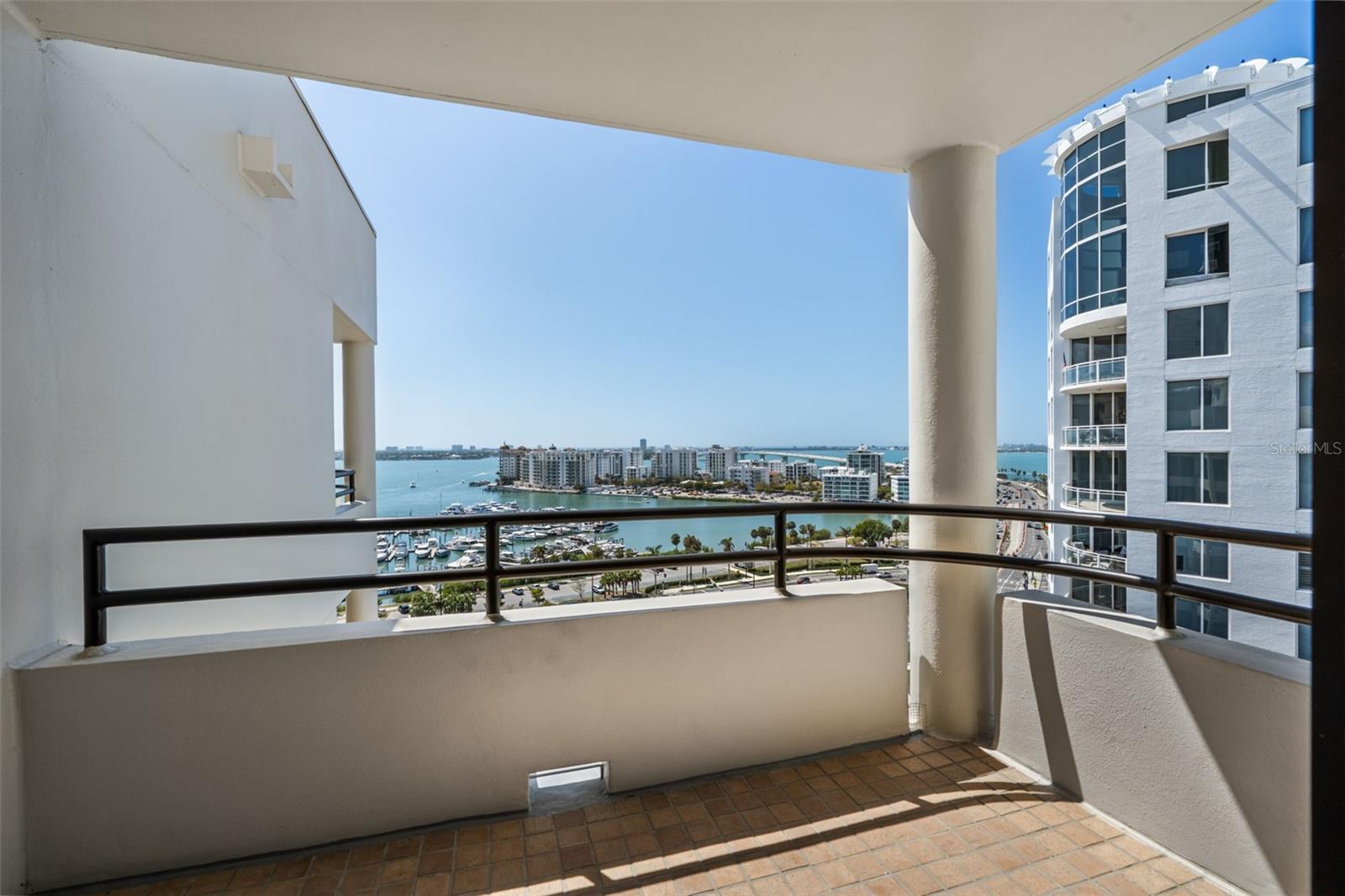 BAY PLAZA - Residential