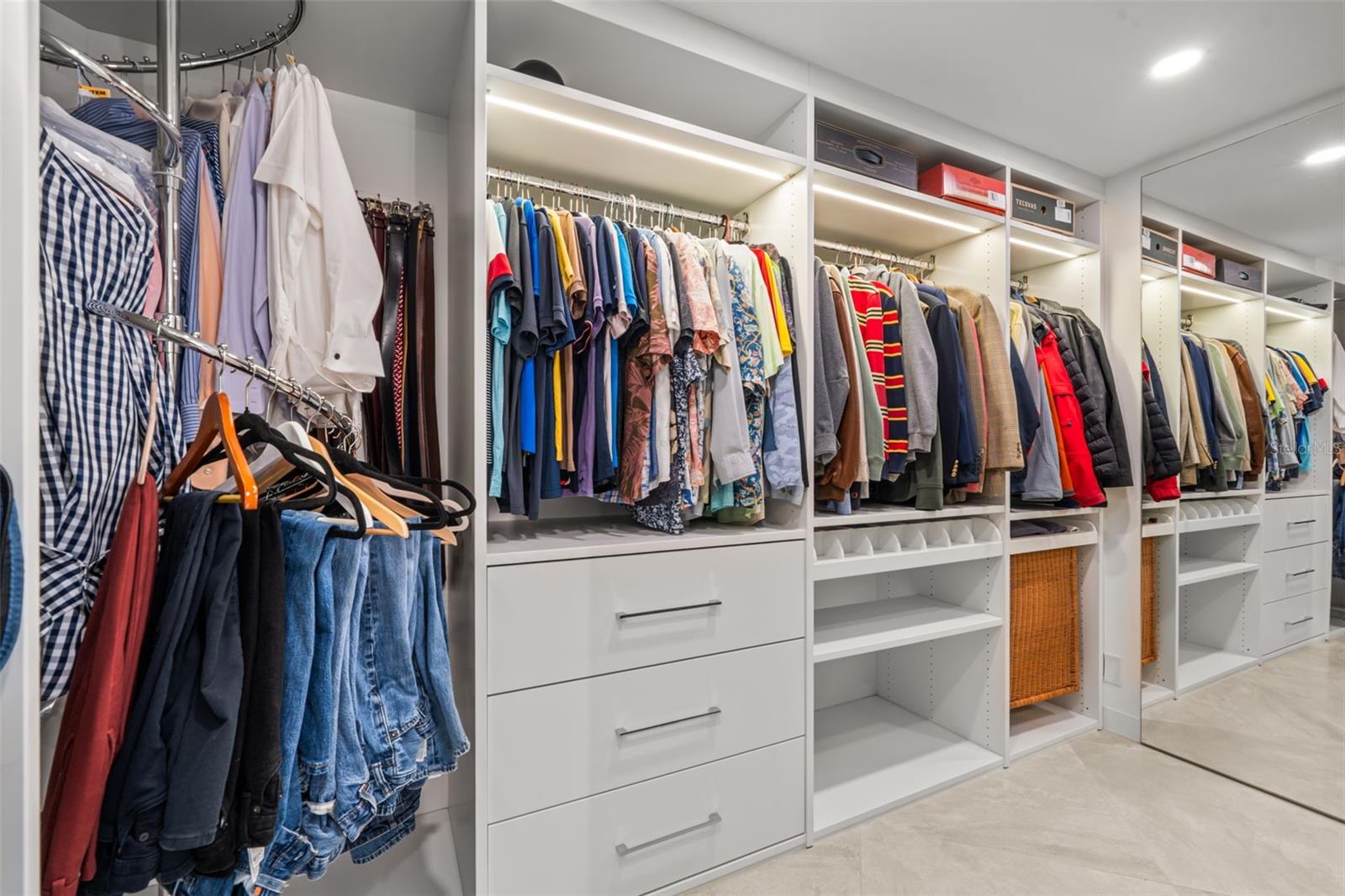 BAY PLAZA - Residential