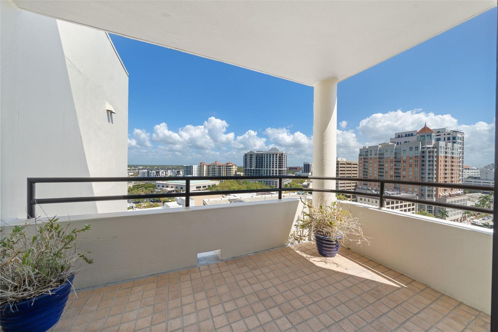 BAY PLAZA - Residential