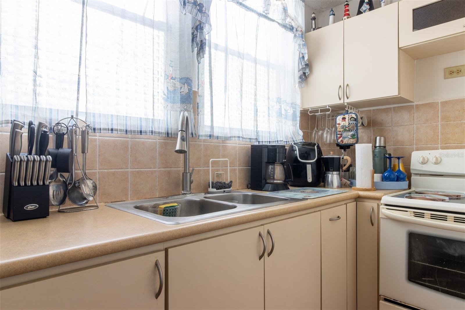 CONDOMINIO VILLA CARACOLES - Residential