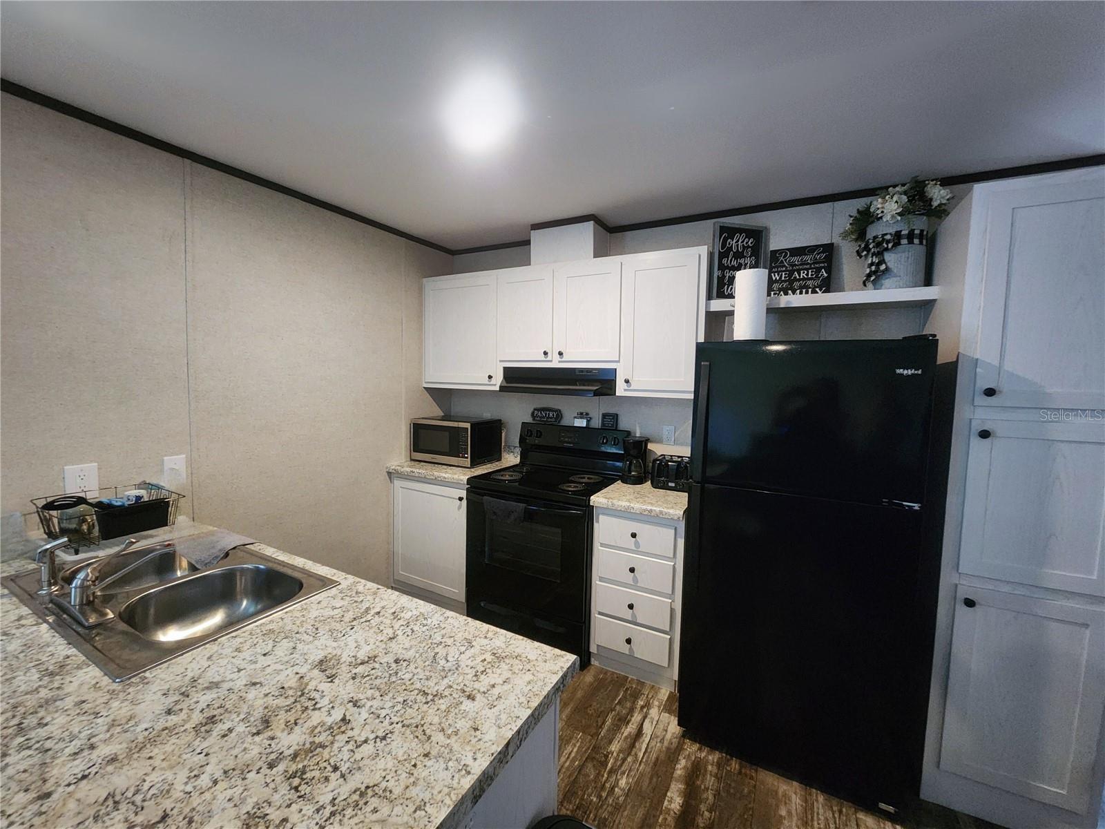 LAKE VIEW MANOR - Residential