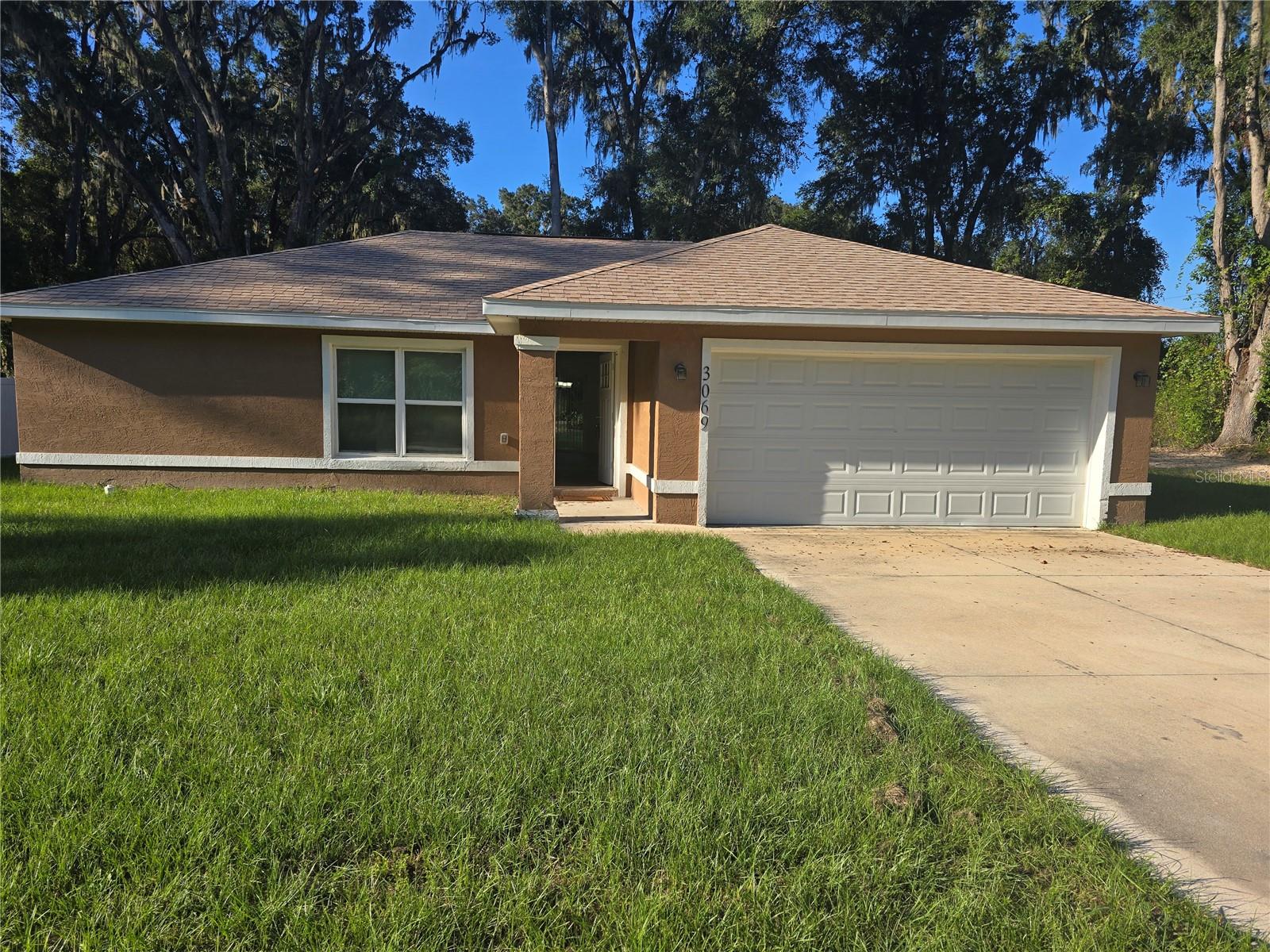 Like new 3 bedroom, 2 bath home in quiet area near Belleview & The Villages. Split bedroom plan. Kitchen has like new appliances and Quartz counter tops. Large garage that comes with washer & dryer. House has water softener/treatment system. Nice fire ring in backyard for cookouts on those chilly January evenings.