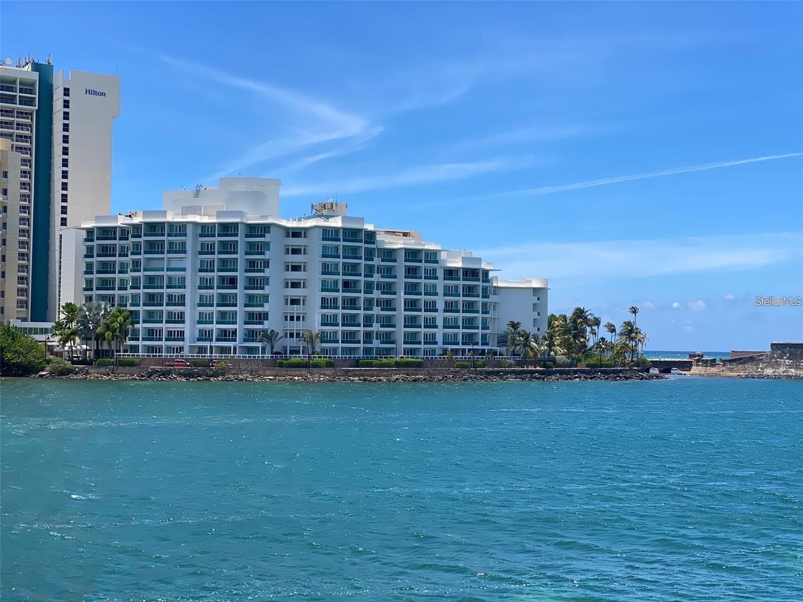 Upgraded studio with breathtaking ocean and lagoon views! Ideally located next to the Caribe Hilton Hotel and Paseo Caribe, and just a short walk to the beach, parks, and top dining spots. The Condado Lagoon Villas offer 24/7 concierge service, a pool overlooking the ocean, hot tub, fitness center, coin-operated laundry, and a full backup power generator.
Available for short-term rentals with flexible rates:
• 1–3 months: $3,000/month
• 4–6 months: $2,500/month
• 7–12 months: $2,250/month