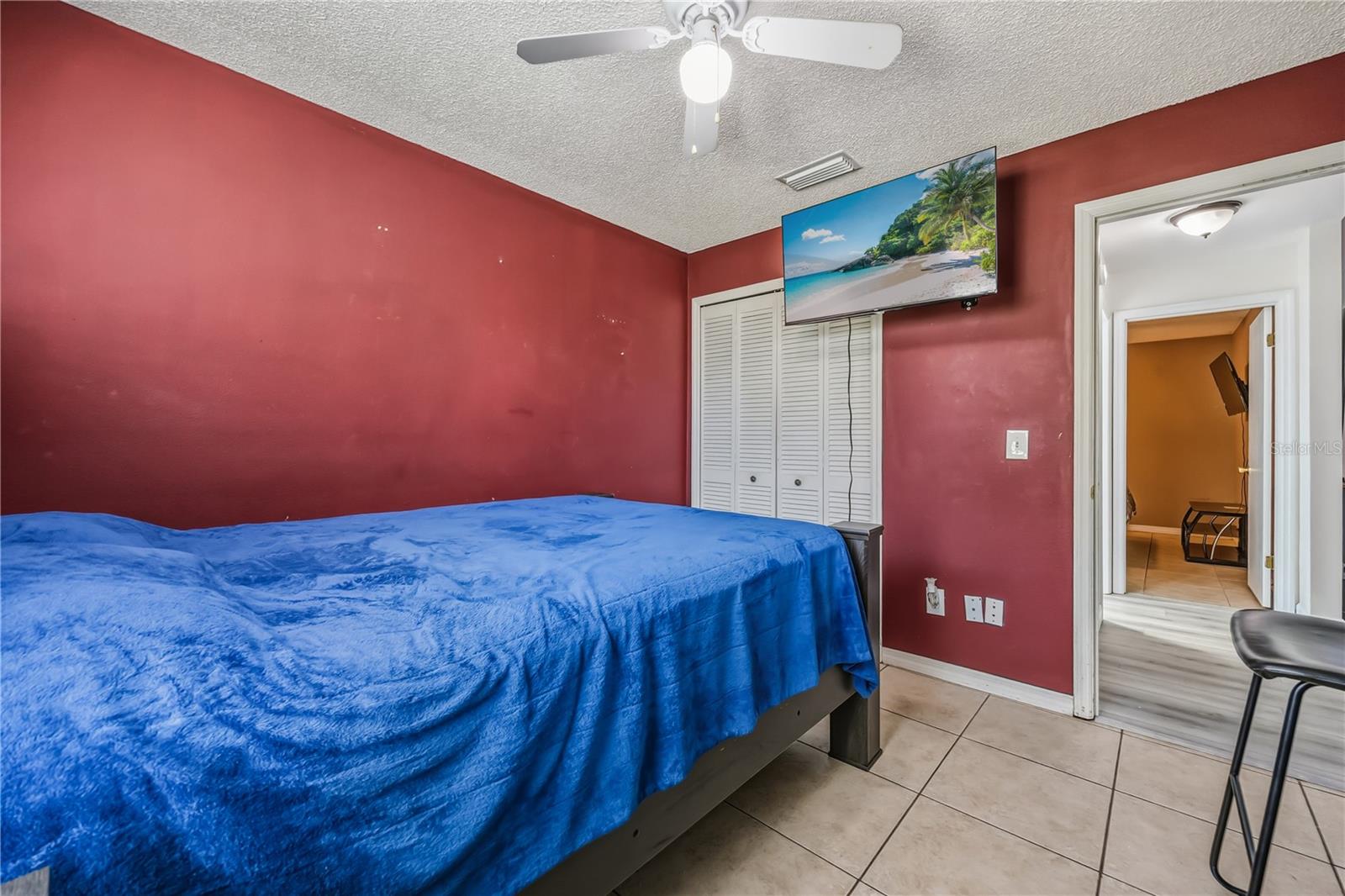 COUNTRY CHASE UNIT 1 - Residential