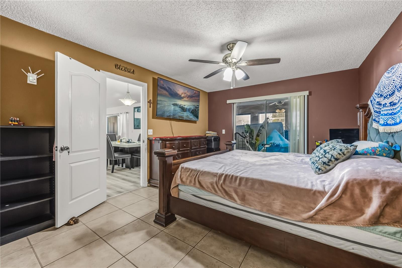 COUNTRY CHASE UNIT 1 - Residential