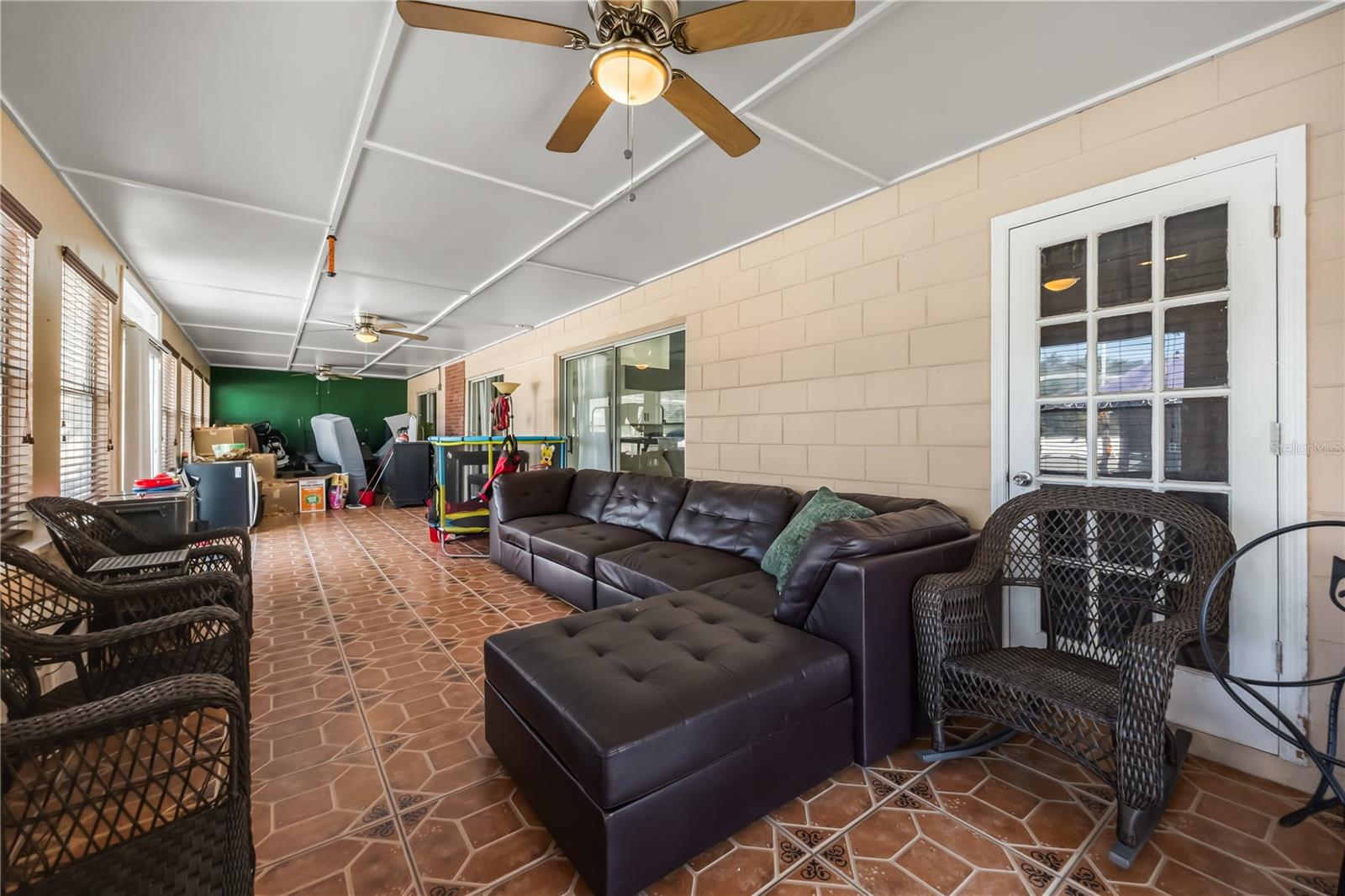 COUNTRY CHASE UNIT 1 - Residential