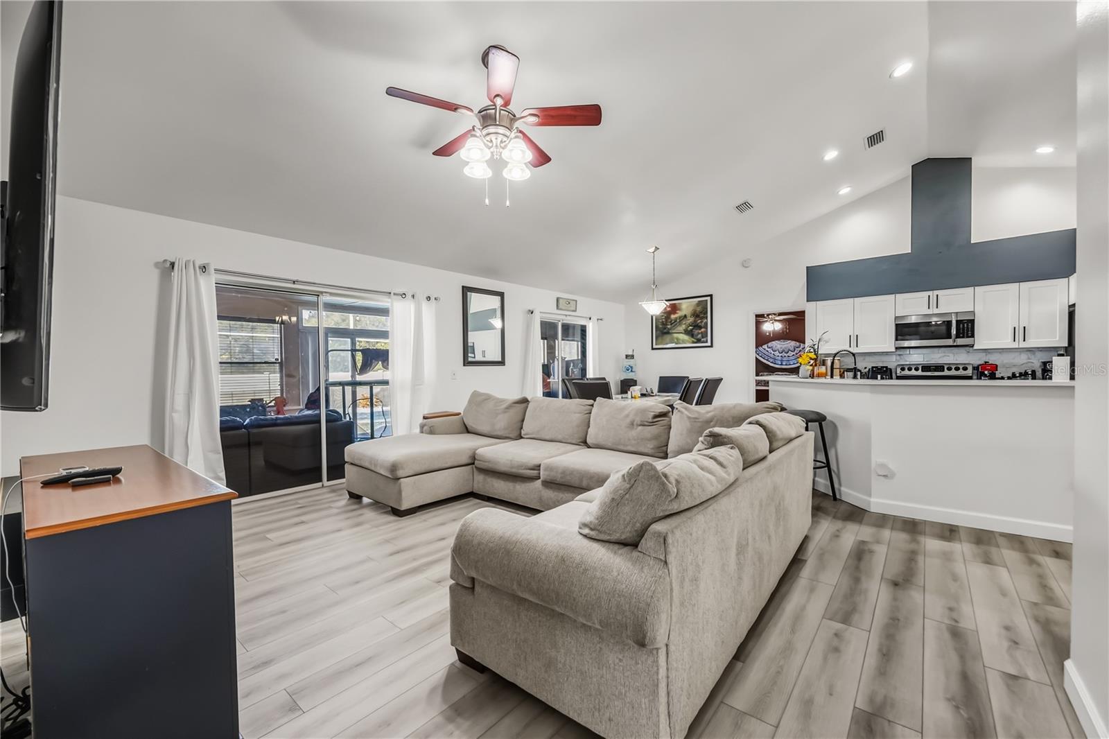 COUNTRY CHASE UNIT 1 - Residential