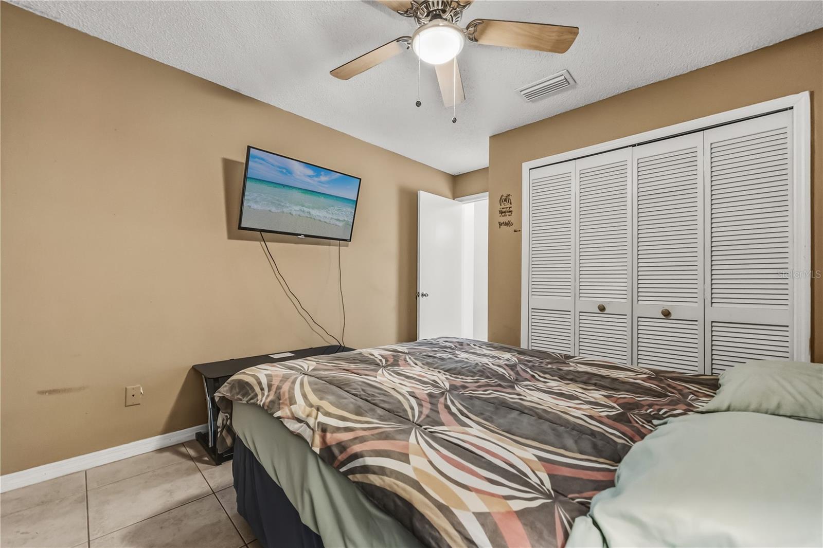 COUNTRY CHASE UNIT 1 - Residential