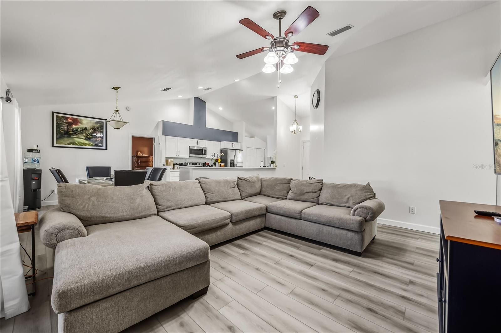 COUNTRY CHASE UNIT 1 - Residential