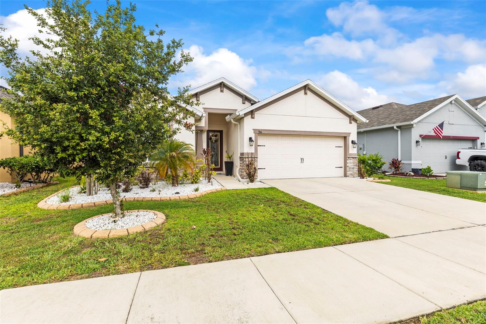 944 OLD WINDSOR WAY