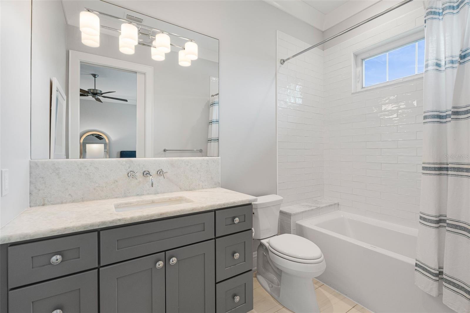 SIESTA ISLES - Residential