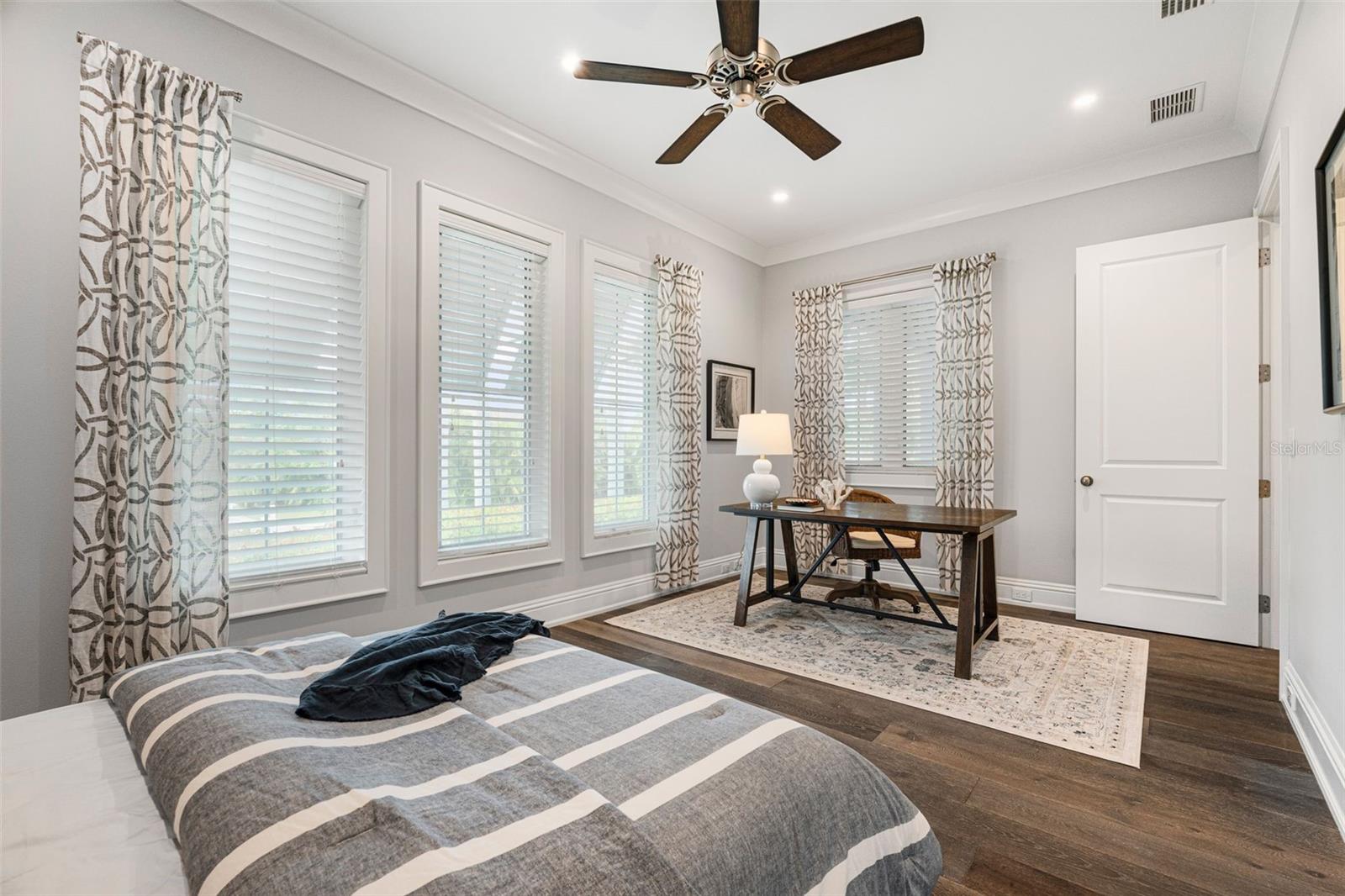 SIESTA ISLES - Residential