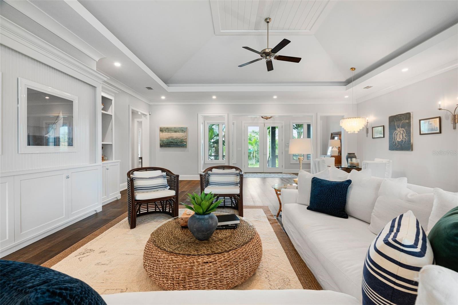 SIESTA ISLES - Residential