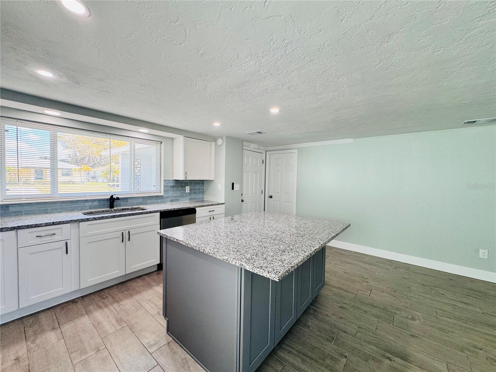 FLOR A MAR - Residential