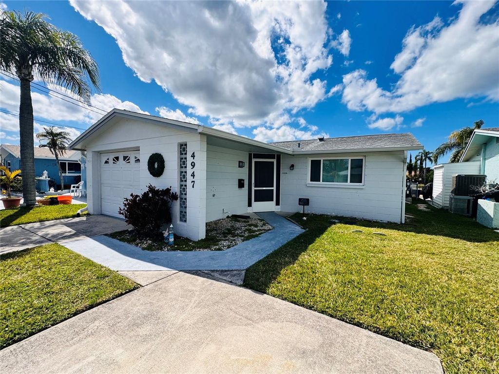 Photo of 4947 Blue Heron Drive, New Port Richey, FL 34652 (MLS # TB8482309)