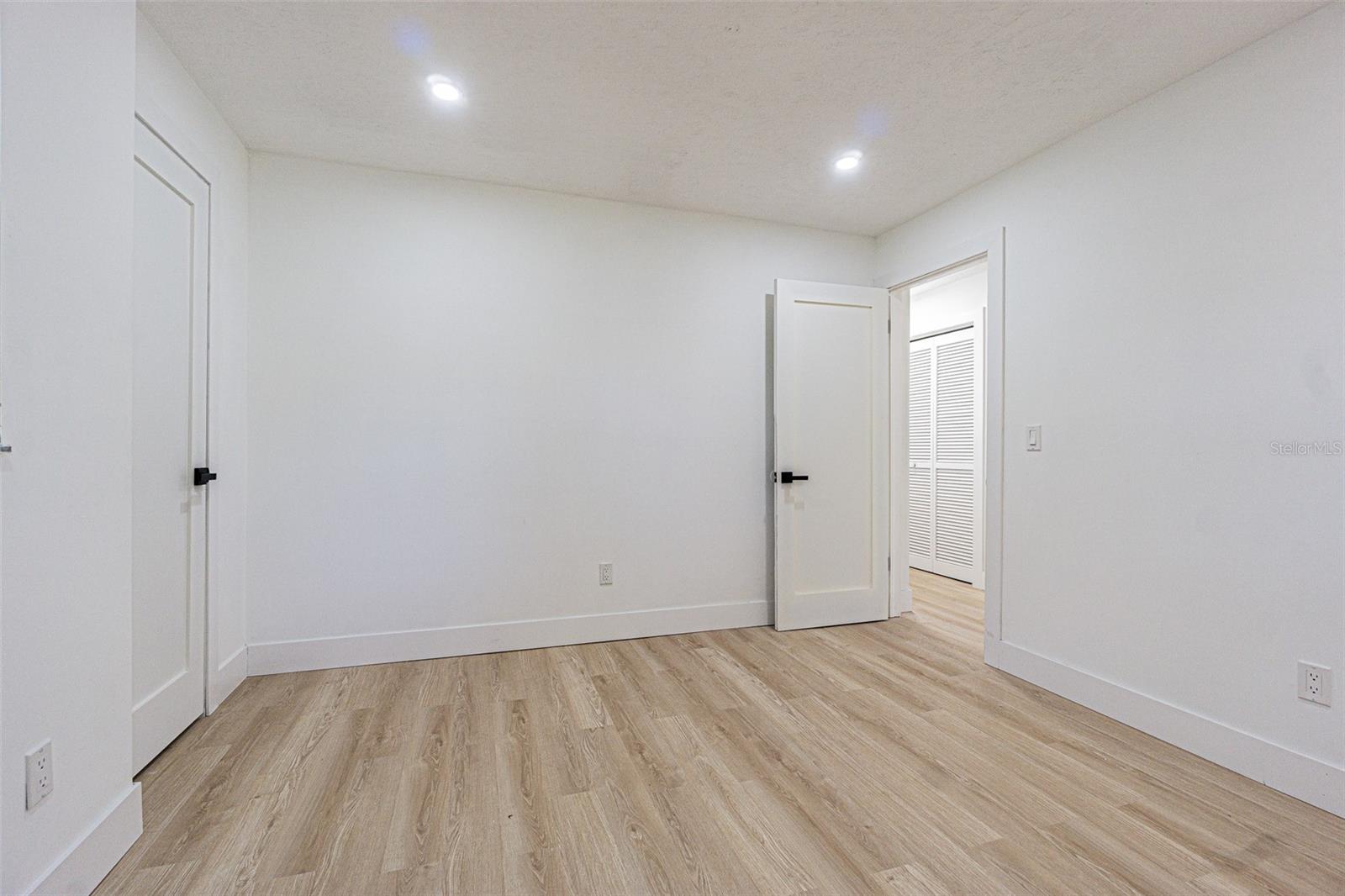 LAKESIDE ESTATES - Residential