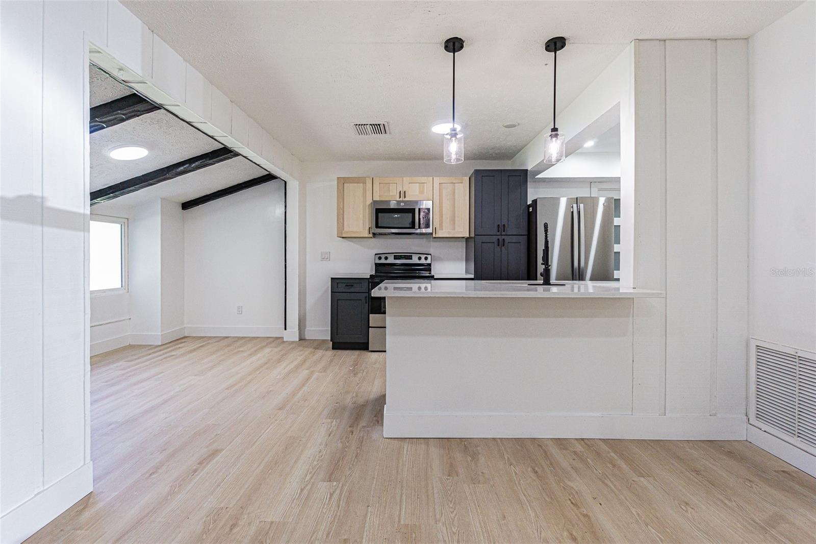 LAKESIDE ESTATES - Residential