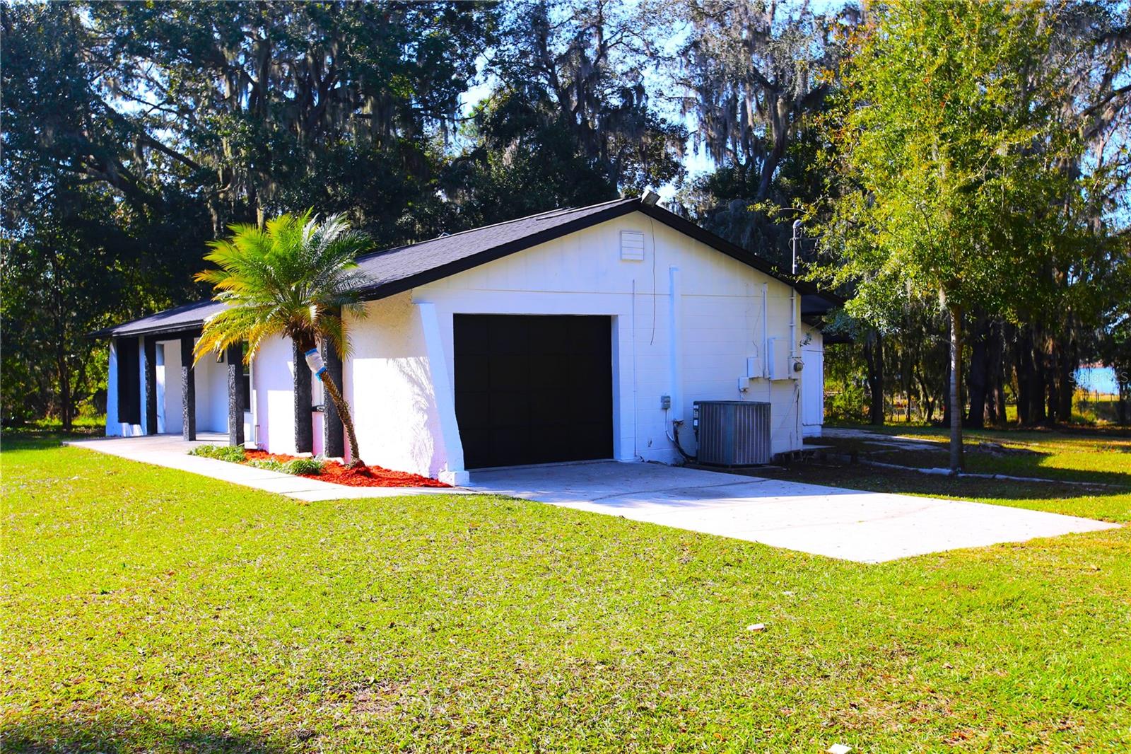 LAKESIDE ESTATES - Residential