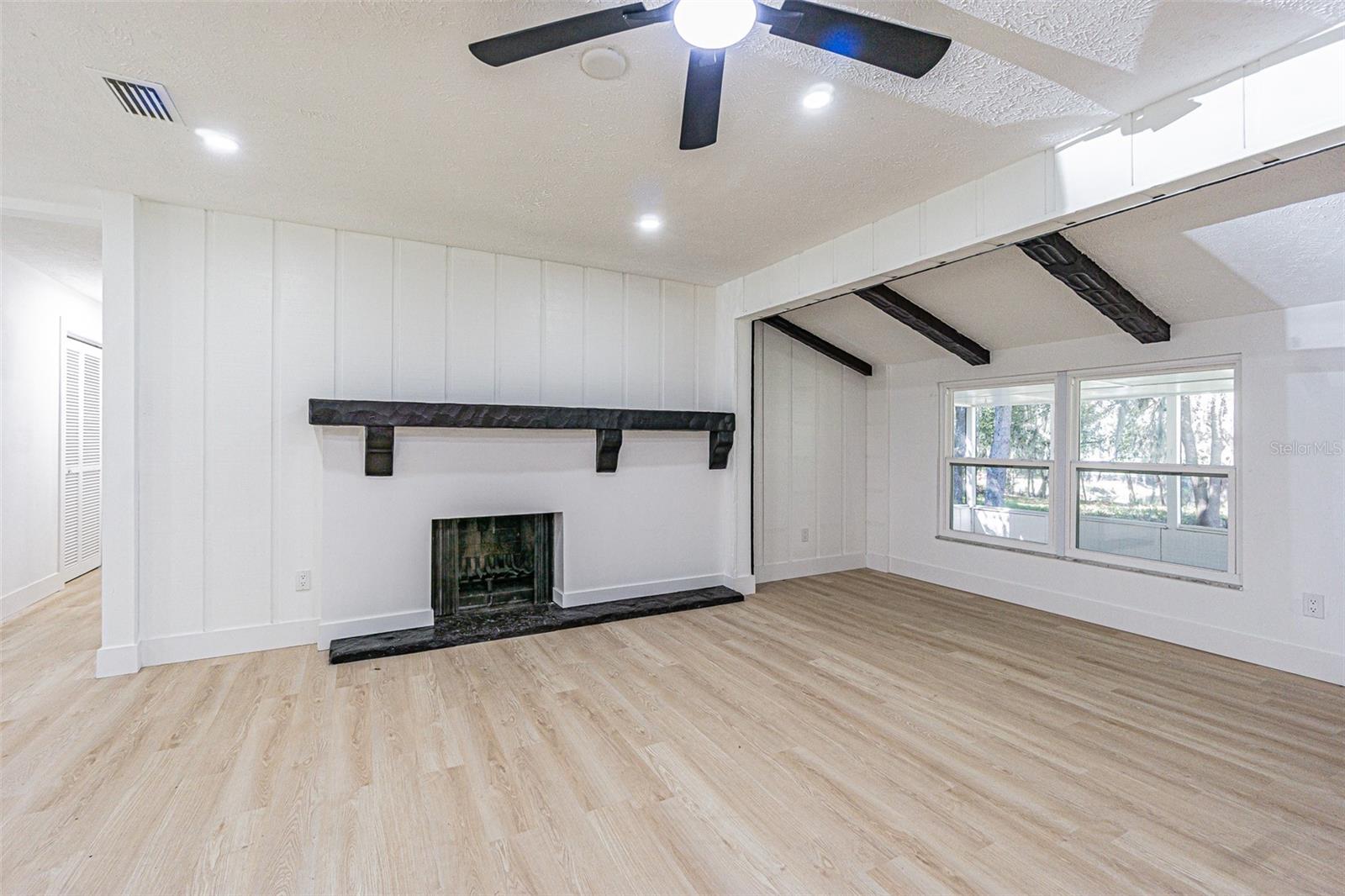 LAKESIDE ESTATES - Residential