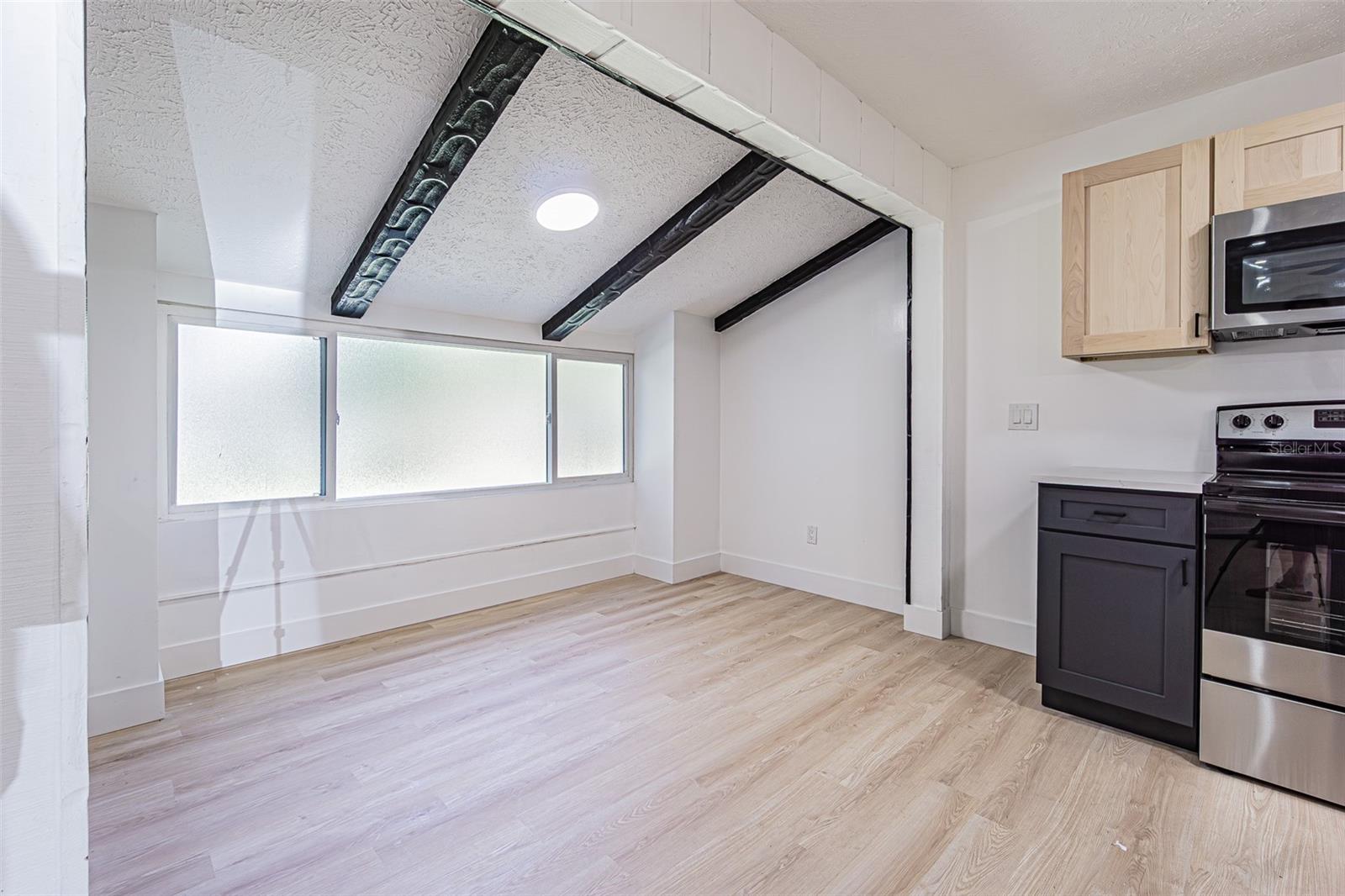 LAKESIDE ESTATES - Residential