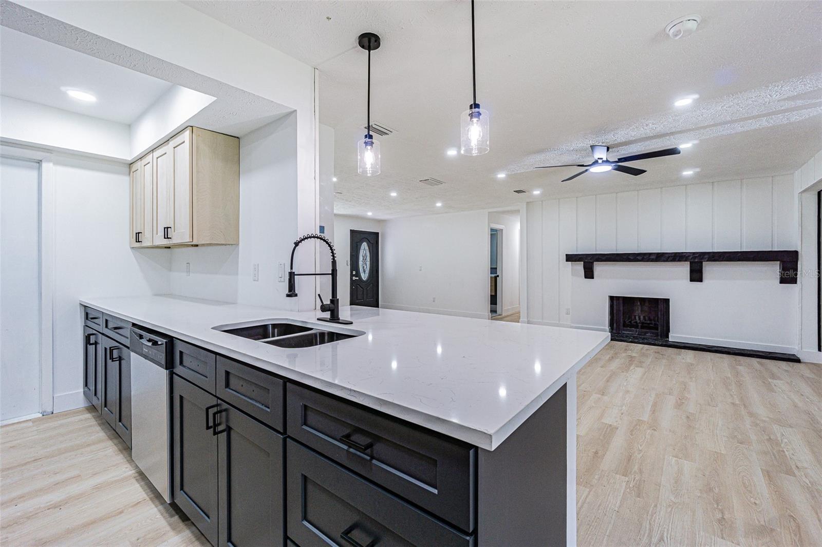 LAKESIDE ESTATES - Residential