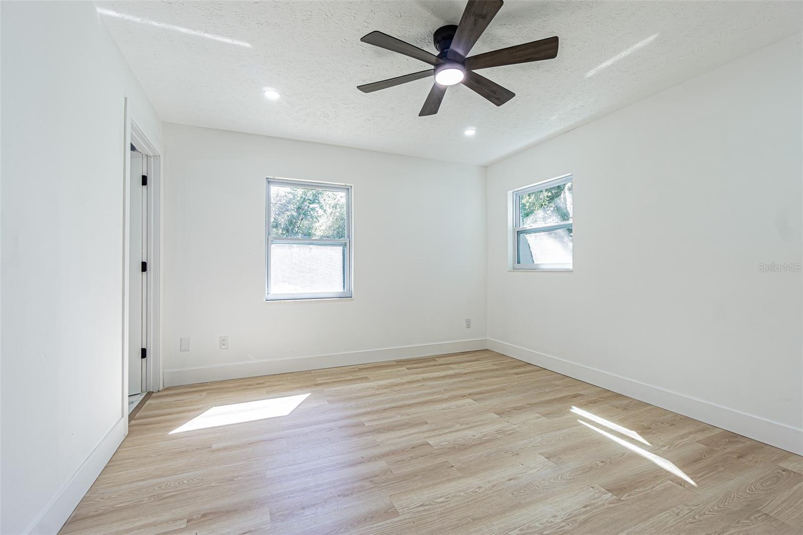 LAKESIDE ESTATES - Residential