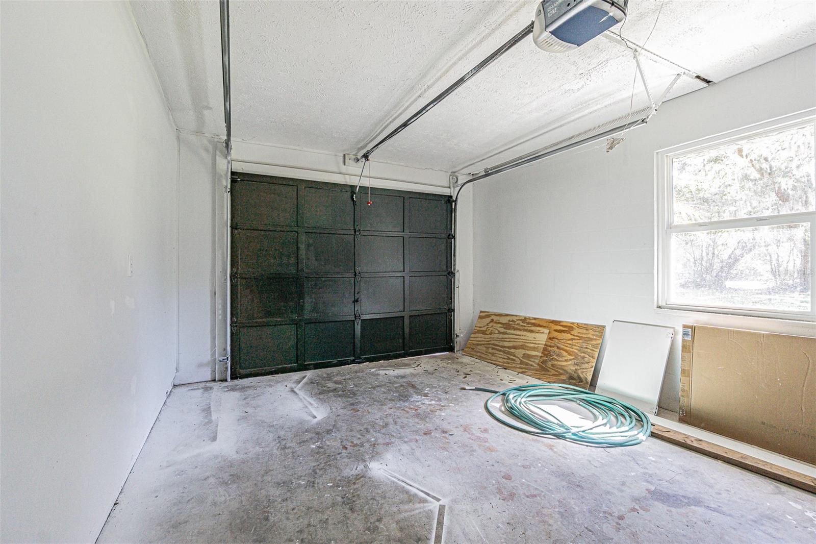 LAKESIDE ESTATES - Residential