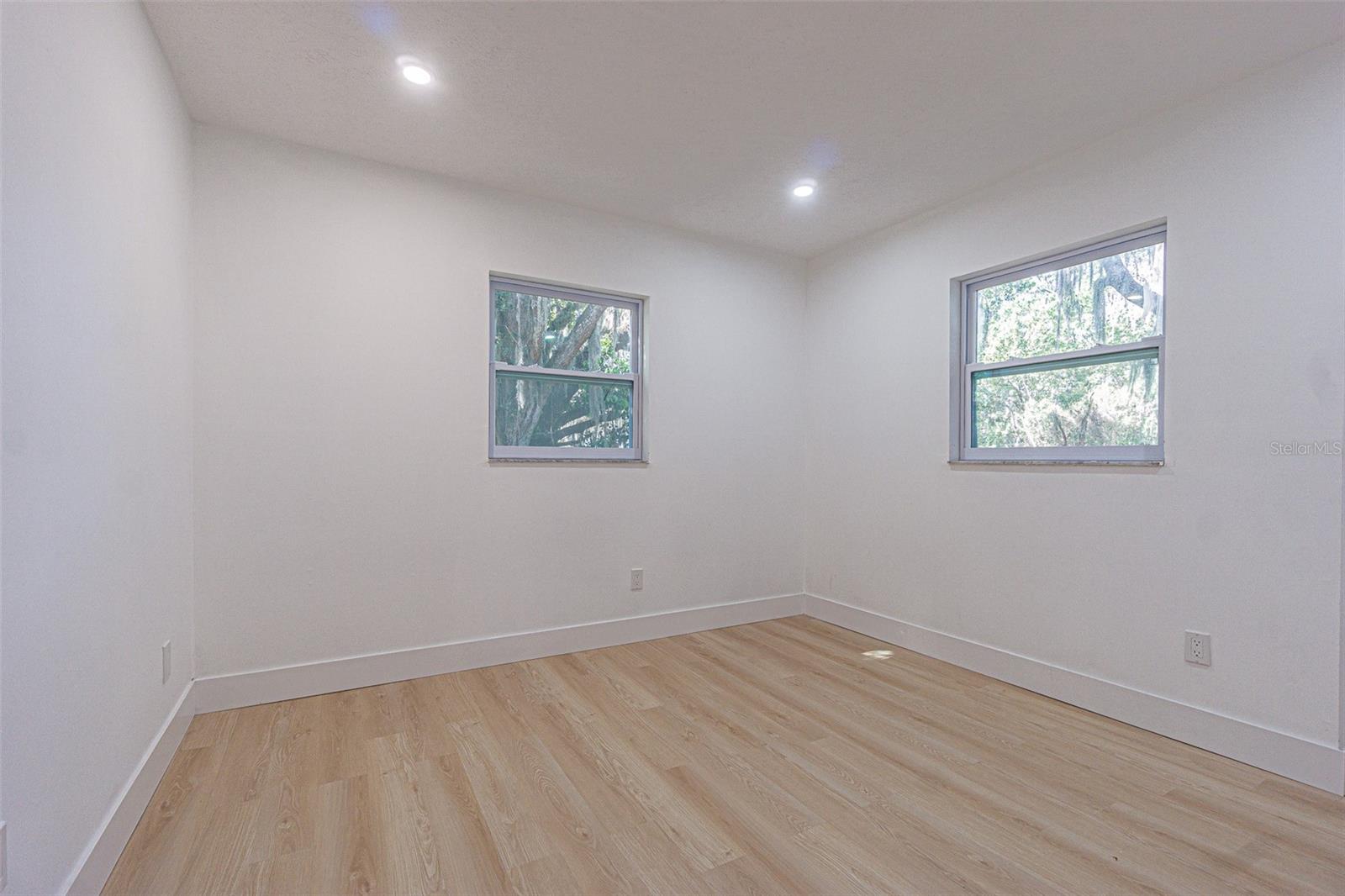 LAKESIDE ESTATES - Residential