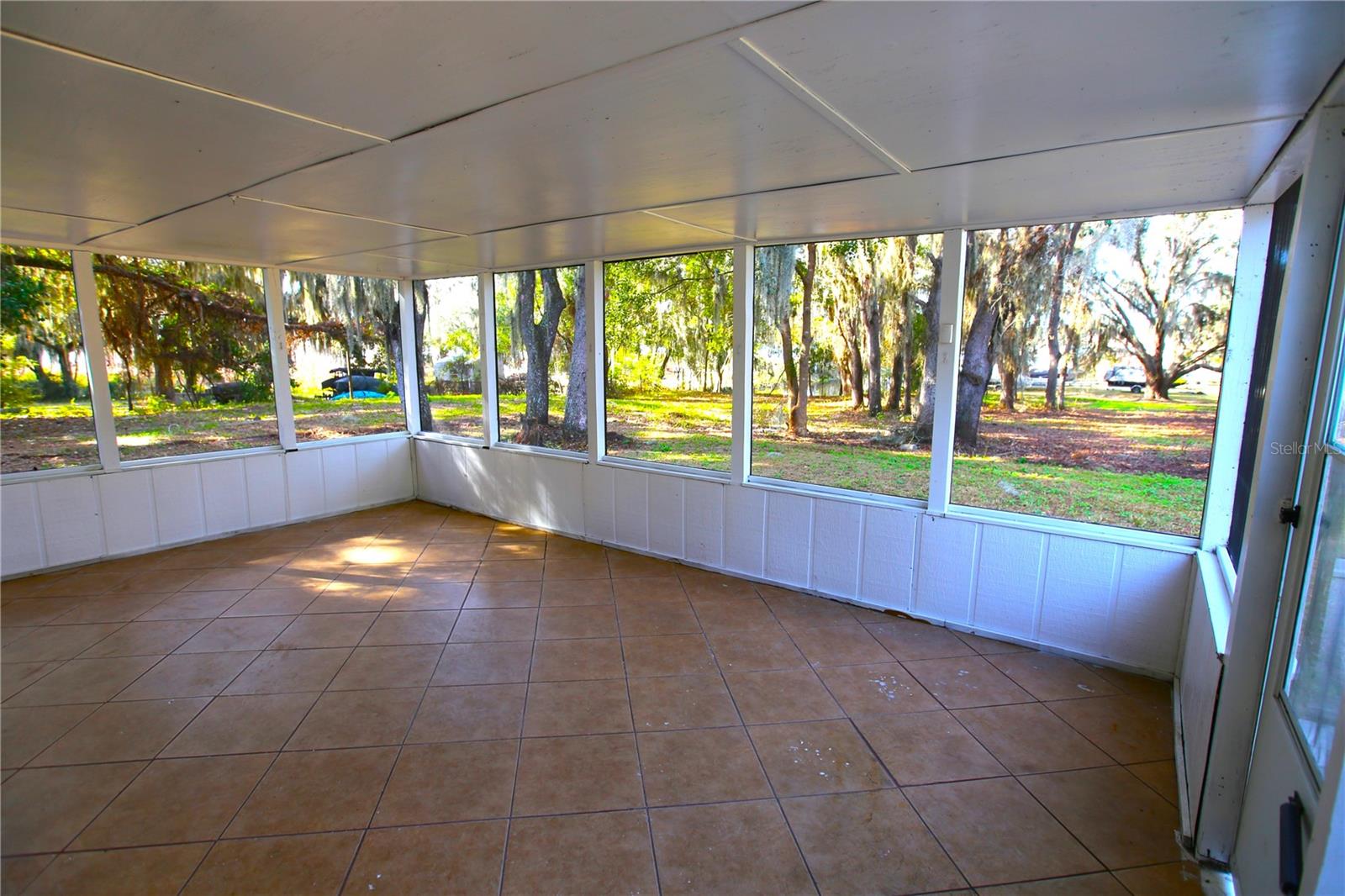 LAKESIDE ESTATES - Residential