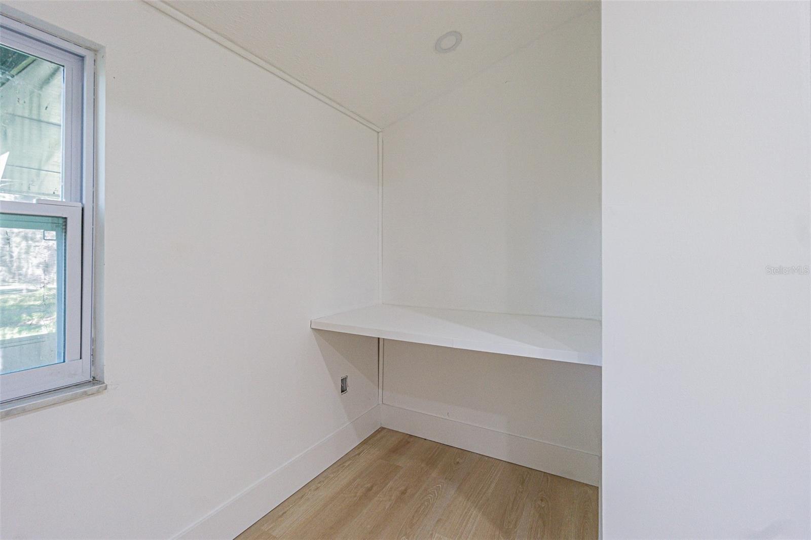 LAKESIDE ESTATES - Residential