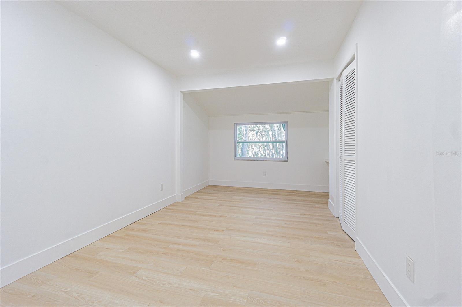 LAKESIDE ESTATES - Residential