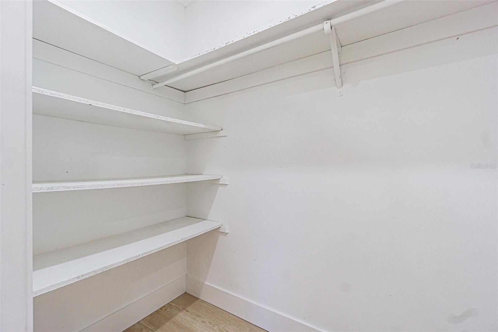 LAKESIDE ESTATES - Residential